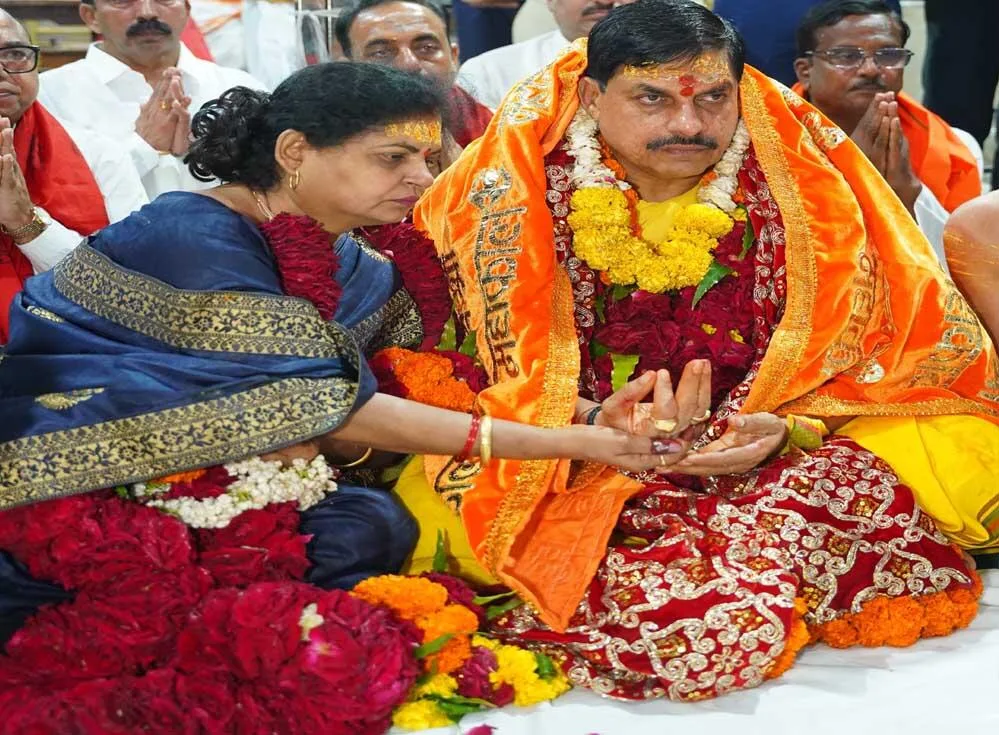 मुख्यमंत्री डॉ. मोहन यादव ने आज सपत्नीक बाबा महाकालेश्वर भगवान की भस्म आरती मे सम्मिलित हुए
