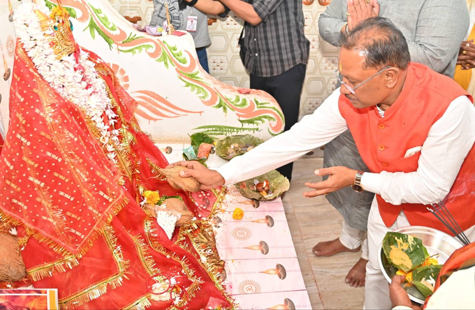 बसंत पंचमी पर मुख्यमंत्री साय पहुंचे मां शारदा धाम, प्रदेशवासियों की सुख-समृद्धि की कामना की