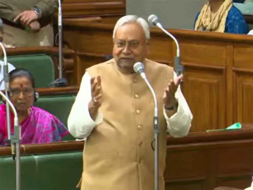विपक्षी सदस्यों ने सदन के वेल में आकर नारेबाजी की, बोल रहे हैं तो सुनाई नहीं पड़ता है, बैठिए, सीएम नीतीश कुमार