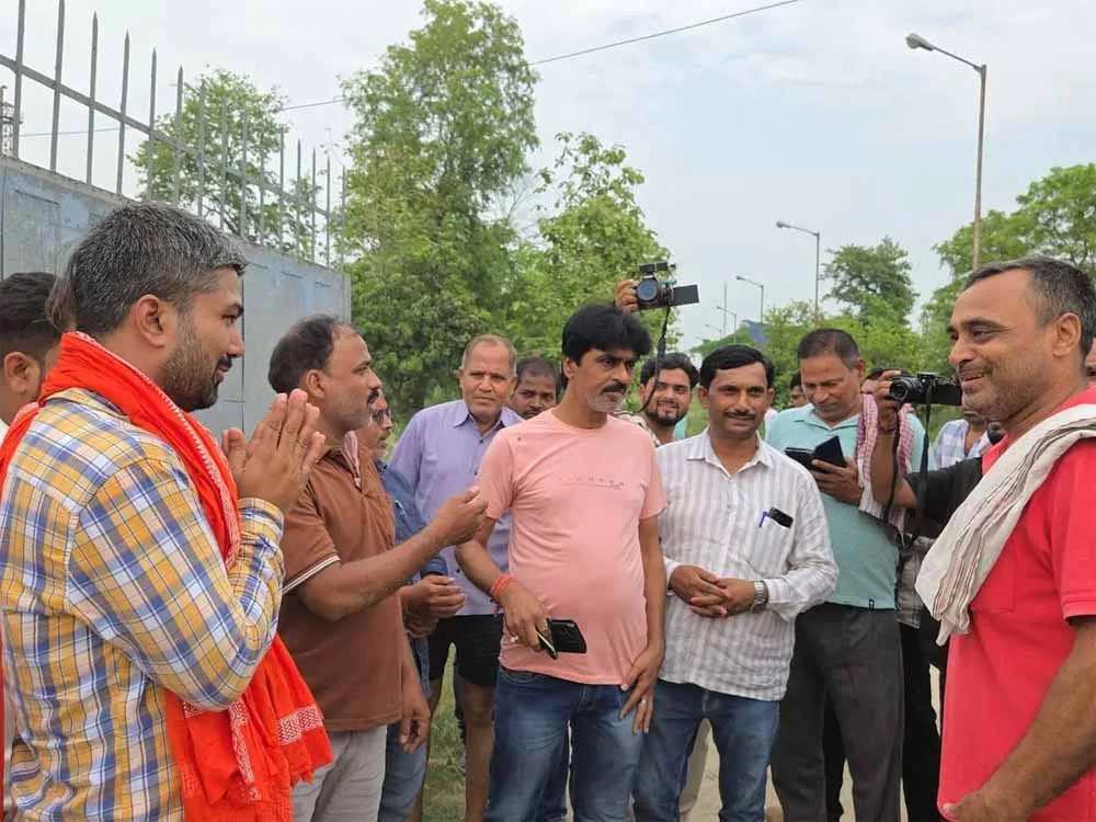 चर्चित यूट्यूबर मनीष कश्यप बीजेपी में शामिल होने के लिए जनता से घूम-घूमकर माफी मांगने लगे