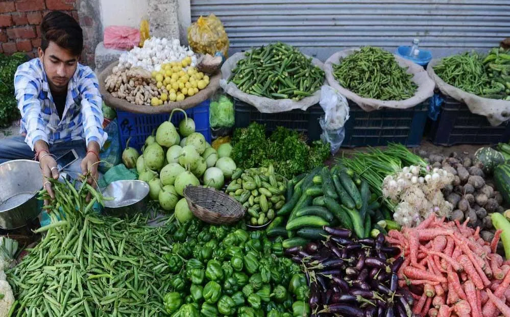 खाने के दामों ने दी राहत… 6 साल में सबसे कम महंगाई, ये चीजें हुईं सस्ती