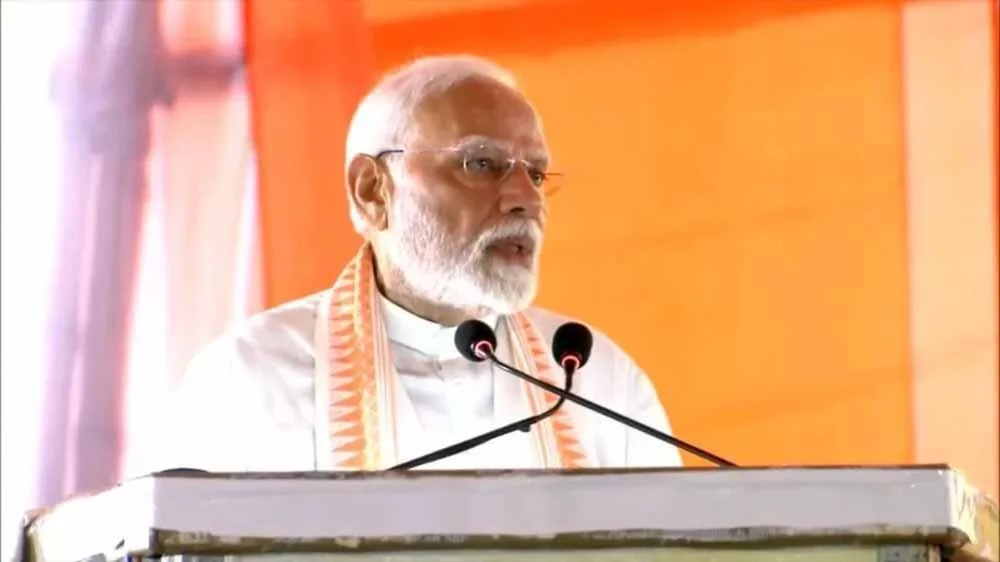 दीदी के गढ़ में पीएम मोदी का प्रहार: बोले- ‘गुंडा टैक्स’ से रुका निवेश, लॉ कॉलेज गैंगरेप पर जताई चिंता