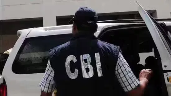 दिल्ली में लूट का फिल्मी ड्रामा! नकली CBI अफसर बनकर बदमाशों ने उड़ाए 2.3 करोड़
