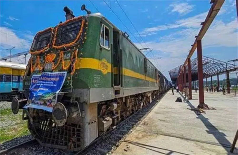 कश्मीर घाटी में पहली मालगाड़ी की एंट्री, शुरू हुआ विकास और समृद्धि का नया सफर