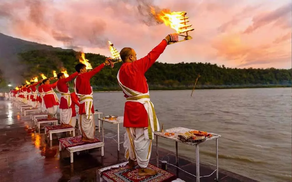 19 मार्च से गंगा घाट पर होगी भव्य आरती, श्रद्धालुओं के लिए बेहतर सुविधाएँ सुनिश्चित