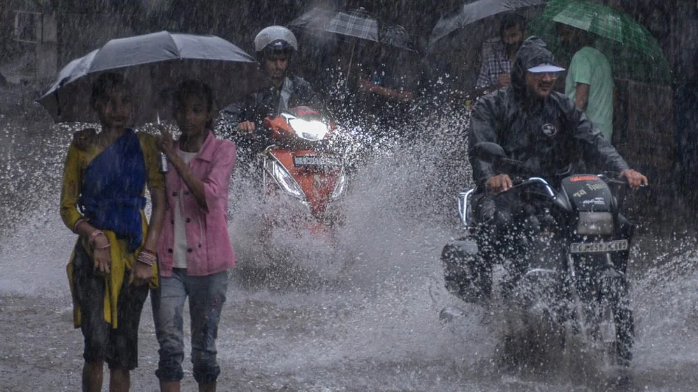 Punjab Weather Alert: पंजाब-चंडीगढ़ में 4 दिन भारी बारिश का अलर्ट, कई जिलों में ऑरेंज चेतावनी जारी