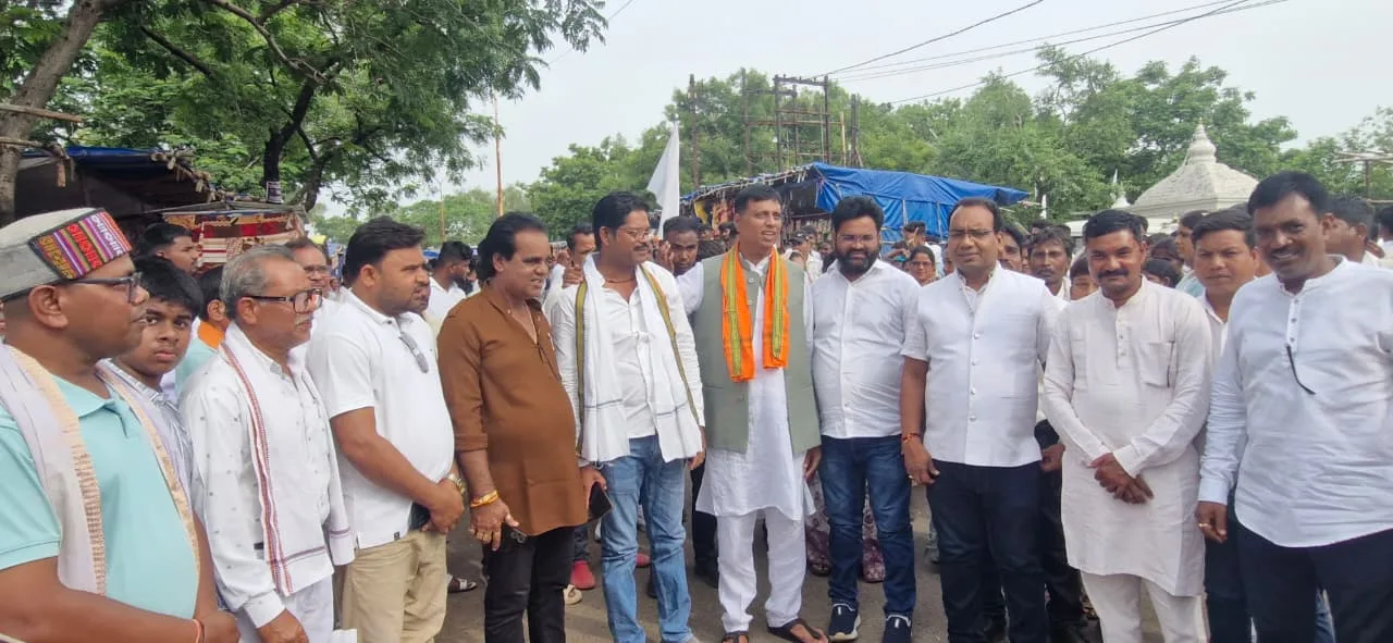 वेदराम मनहरे का शक्ति प्रदर्शन, हजारों समर्थकों के साथ निकाली आस्था यात्रा