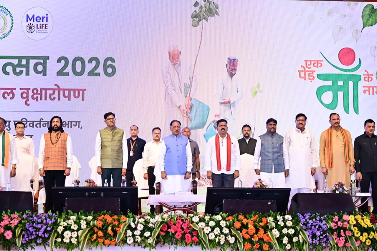 मुख्यमंत्री विष्णुदेव साय ने माँ के नाम लगाया पीपल का पौधा, वन महोत्सव-2026 का शुभारंभ