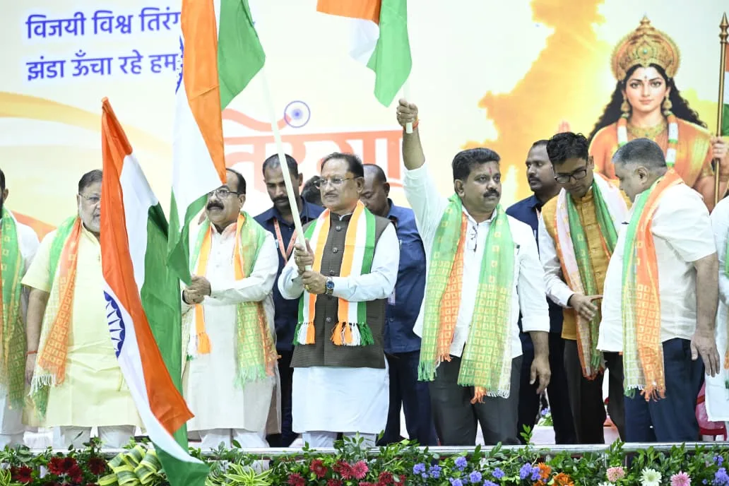 हाथ में तिरंगा थाम CM विष्णु देव साय ने किया भव्य तिरंगा यात्रा का नेतृत्व, रायपुर में गूंजा राष्ट्रभक्ति का जयघोष