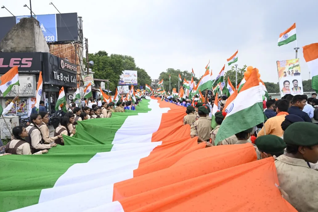 हाथ में तिरंगा थाम CM विष्णु देव साय ने किया भव्य तिरंगा यात्रा का नेतृत्व, रायपुर में गूंजा राष्ट्रभक्ति का जयघोष