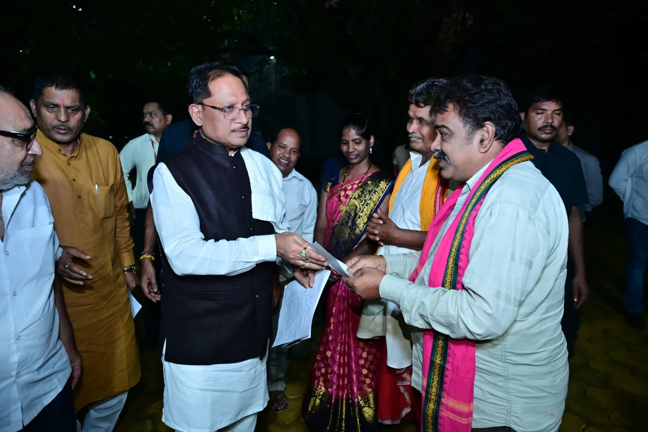 बगिया में CM विष्णु देव साय ने सुनी जनता की समस्याएं, अधिकारियों को दिए त्वरित निराकरण के सख्त निर्देश