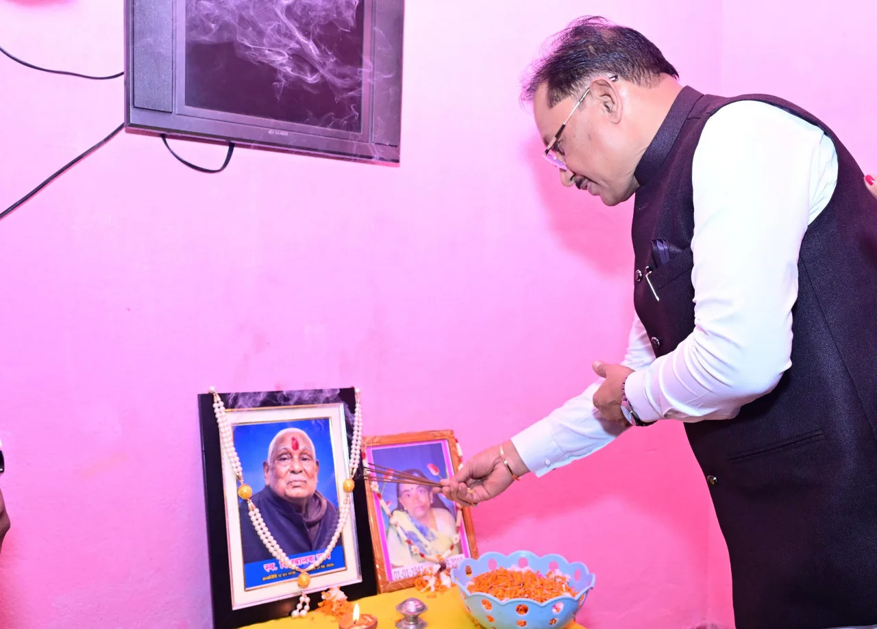 CM विष्णु देव साय ने मीसाबंदी स्व. शिवबालक साव को दी श्रद्धांजलि, लोकतांत्रिक संघर्ष को किया नमन