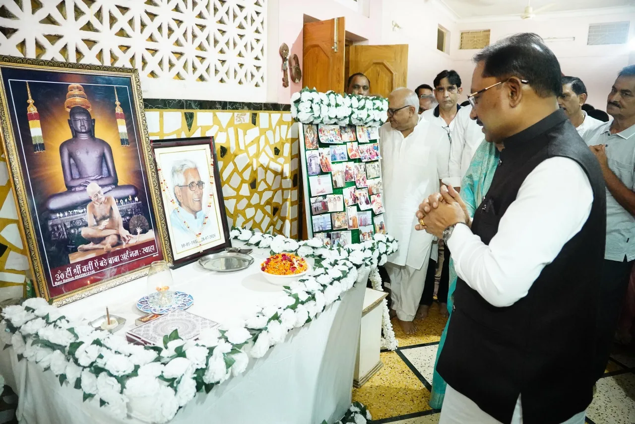 कुनकुरी में स्व. ज्ञानचंद जैन को CM विष्णु देव साय ने दी श्रद्धांजलि, परिजनों से मिलकर जताई संवेदना