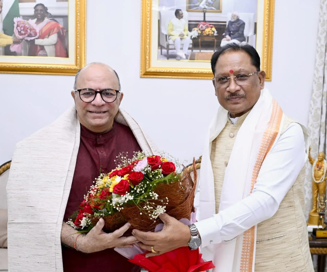 CM विष्णुदेव साय से निर्माता-निर्देशक डॉ. चंद्रप्रकाश द्विवेदी की सौजन्य मुलाकात, छत्तीसगढ़ की कला-संस्कृति पर हुई चर्चा