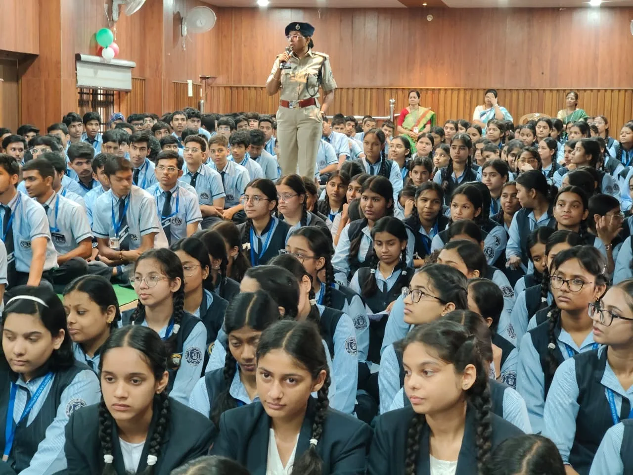 एमजीएम स्कूल में छात्रसंघ ने ली शपथ, पौधारोपण और सड़क सुरक्षा का दिया संदेश