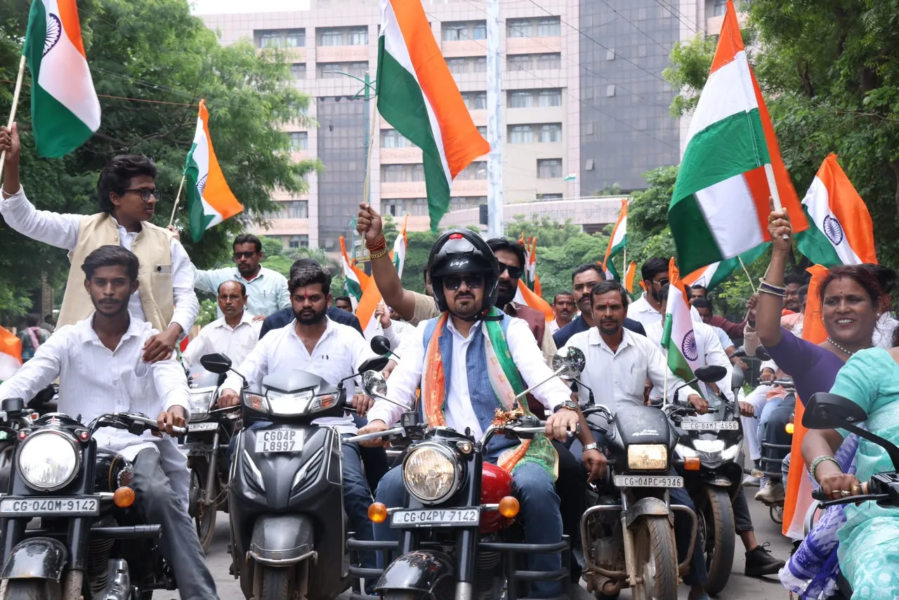 धरसींवा से खरोरा तक गूंजा राष्ट्रप्रेम, विधायक अनुज शर्मा की अगुवाई में निकली भव्य तिरंगा शौर्य यात्रा