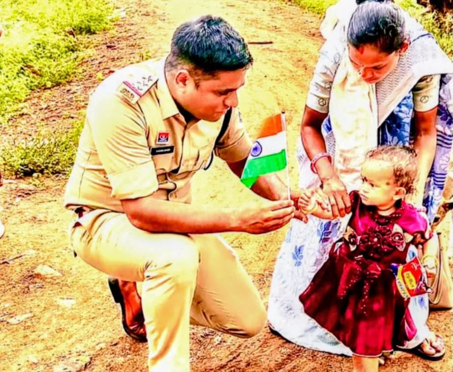 चिंतागुफा में दिखा खाकी का मानवीय चेहरा, ‘निवा दुवाड़ ते’ अभियान से गांव-गांव भरोसा जीत रही सुकमा पुलिस